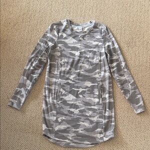 Athleta Gray Camo Long Sleeve Top